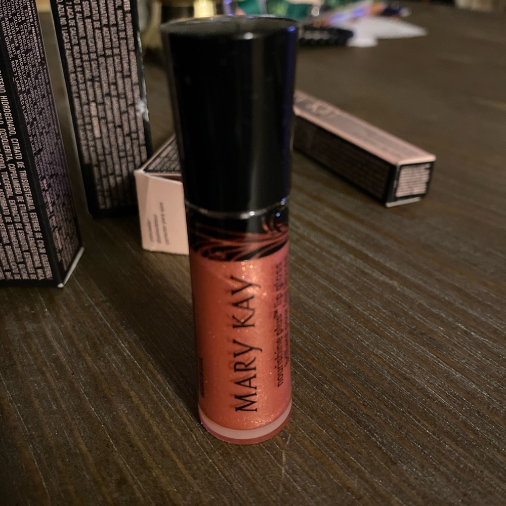 Mary Kay pink sparkly lipgloss !